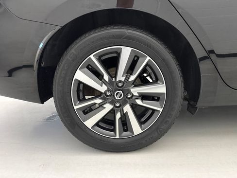 Used 2021 Nissan Versa SV FWD image 8
