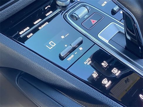Used 2022 Porsche Cayenne S image 17