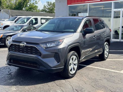 Used 2021 Toyota RAV4 LE FWD image 3