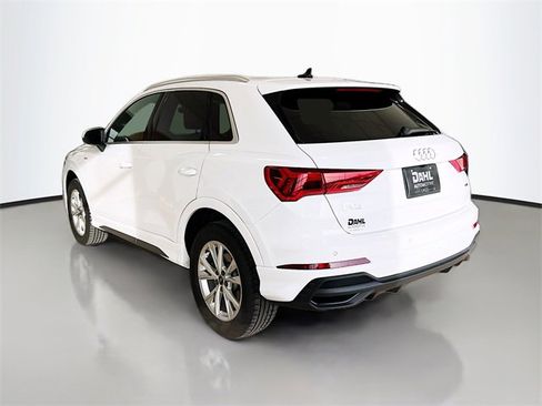 Used 2025 Audi Q3 2.0T Premium image 34