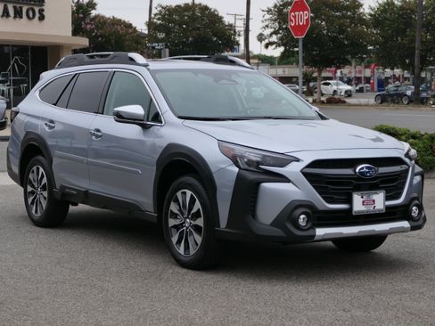 Certified 2025 Subaru Outback Touring AWD/4WD image 7