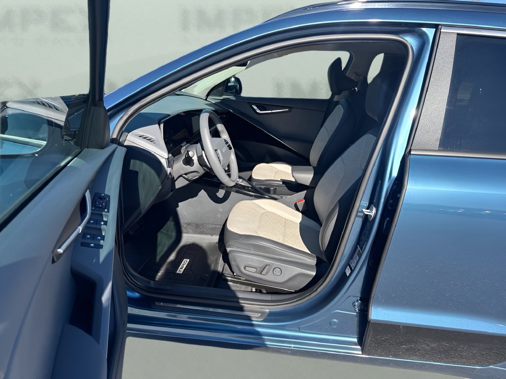 Used 2025 Kia Niro FWD image 9