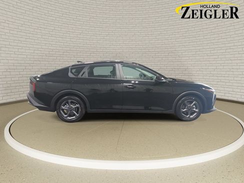New 2026 Kia K4 FWD image 4