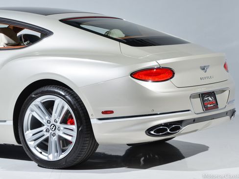 Used 2022 Bentley Continental GT image 18