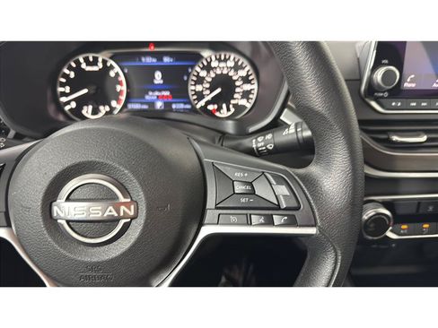 Used 2023 Nissan Altima 2.5 SV FWD image 23