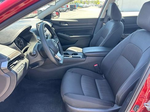 Used 2025 Nissan Altima 2.5 SV FWD image 25