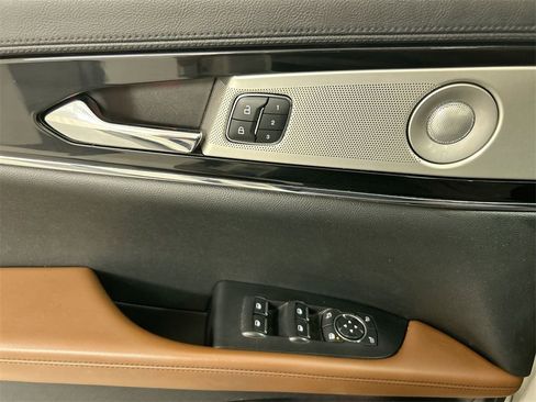 Used 2022 Lincoln Nautilus Reserve w/ Equipment Group 202A image 11