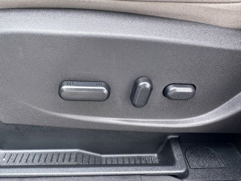 Used 2019 Ford Escape SEL image 19