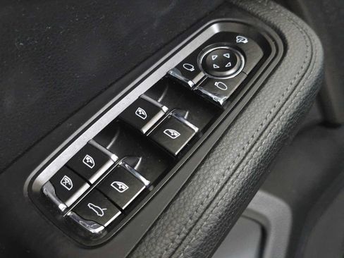 Used 2025 Porsche Macan AWD/4WD image 24