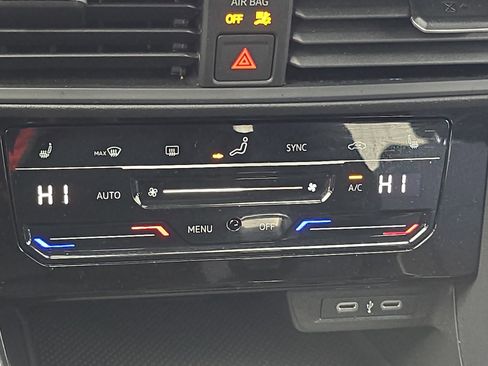 Certified 2025 Volkswagen Jetta Sport image 23