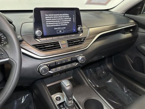 Used 2025 Nissan Altima 2.5 SV FWD image 28
