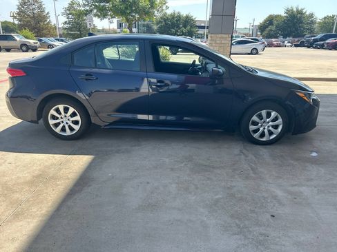 Used 2025 Toyota Corolla LE FWD image 5