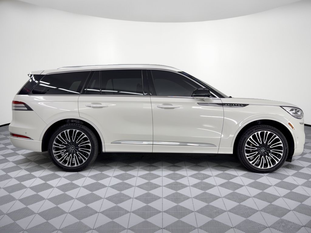Used 2023 Lincoln Aviator Black Label w/ Class IV Trailer Tow Package AWD/4WD image 8