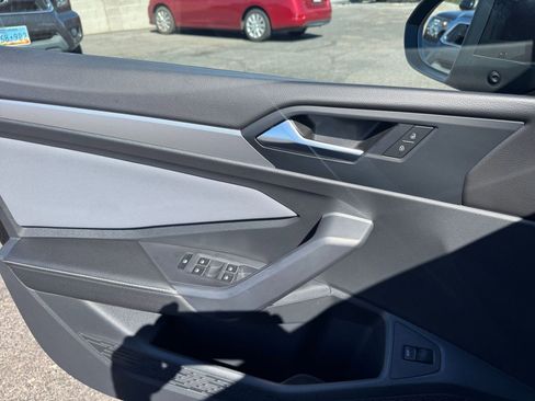 Used 2025 Volkswagen Jetta SE image 20