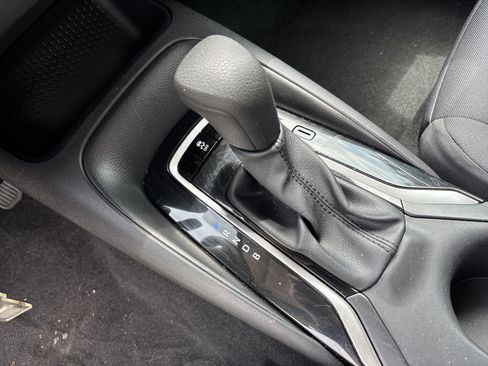 Used 2025 Toyota Corolla LE FWD image 24