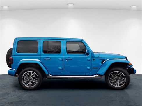 Used 2023 Jeep Wrangler Unlimited Sahara image 5