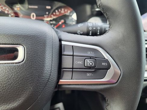 Used 2024 Jeep Compass Latitude image 17