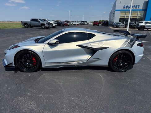 Used 2024 Chevrolet Corvette Z06 w/ Z07 Performance Package RWD image 25