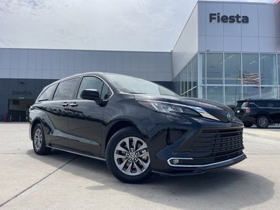 Used 2023 Toyota Sienna XLE