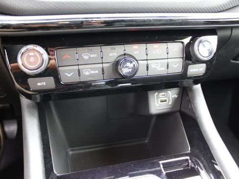 New 2026 Jeep Compass Limited w/ Sun, Sound & Navigation Group AWD/4WD image 25