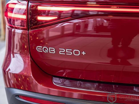 Used 2024 Mercedes-Benz EQB 250+ w/ Winter Package image 15