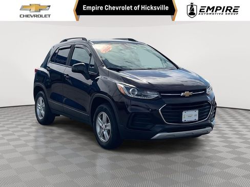 Used 2021 Chevrolet Trax LT w/ LT Convenience Package AWD/4WD image 1