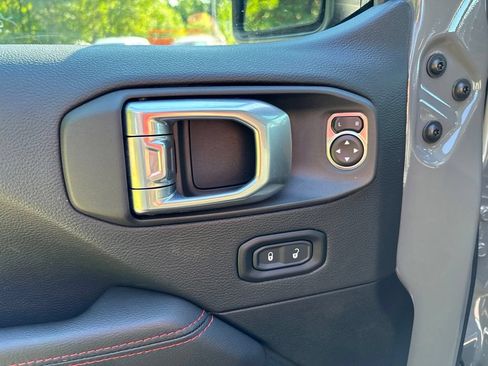 Used 2022 Jeep Wrangler Unlimited Rubicon w/ LED Lighting Group AWD/4WD image 11