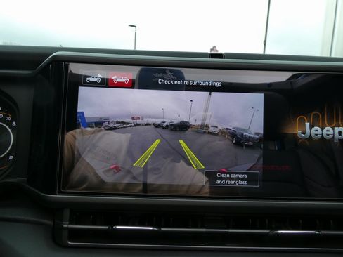 Used 2024 Jeep Wrangler Unlimited Rubicon w/ Technology Group image 29