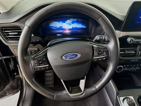 Used 2022 Ford Escape Titanium image 12