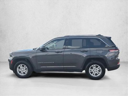 Used 2024 Jeep Grand Cherokee Laredo RWD image 8