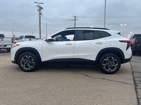 New 2026 Chevrolet Trax LT w/ LPO, Blackout Package image 2