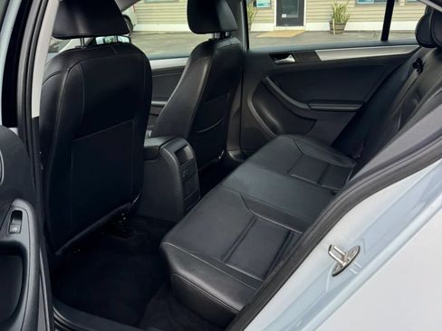 Used 2017 Volkswagen Jetta SE FWD image 24