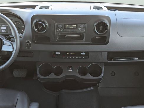 Used 2019 Mercedes-Benz Sprinter 2500 image 16