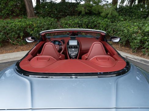 Used 2021 Aston Martin DBS Superleggera Volante image 9
