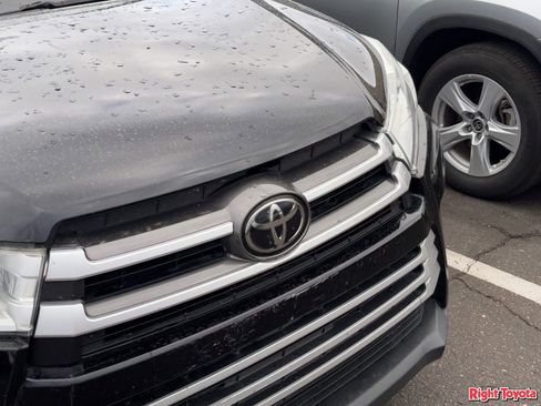 Used 2019 Toyota Highlander XLE image 7