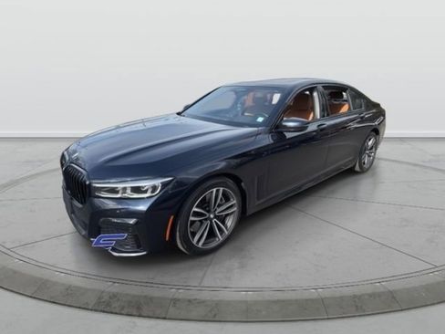 Used 2022 BMW 750i xDrive w/ Executive Package image 3