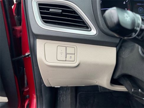 Used 2022 Hyundai Accent Limited image 30