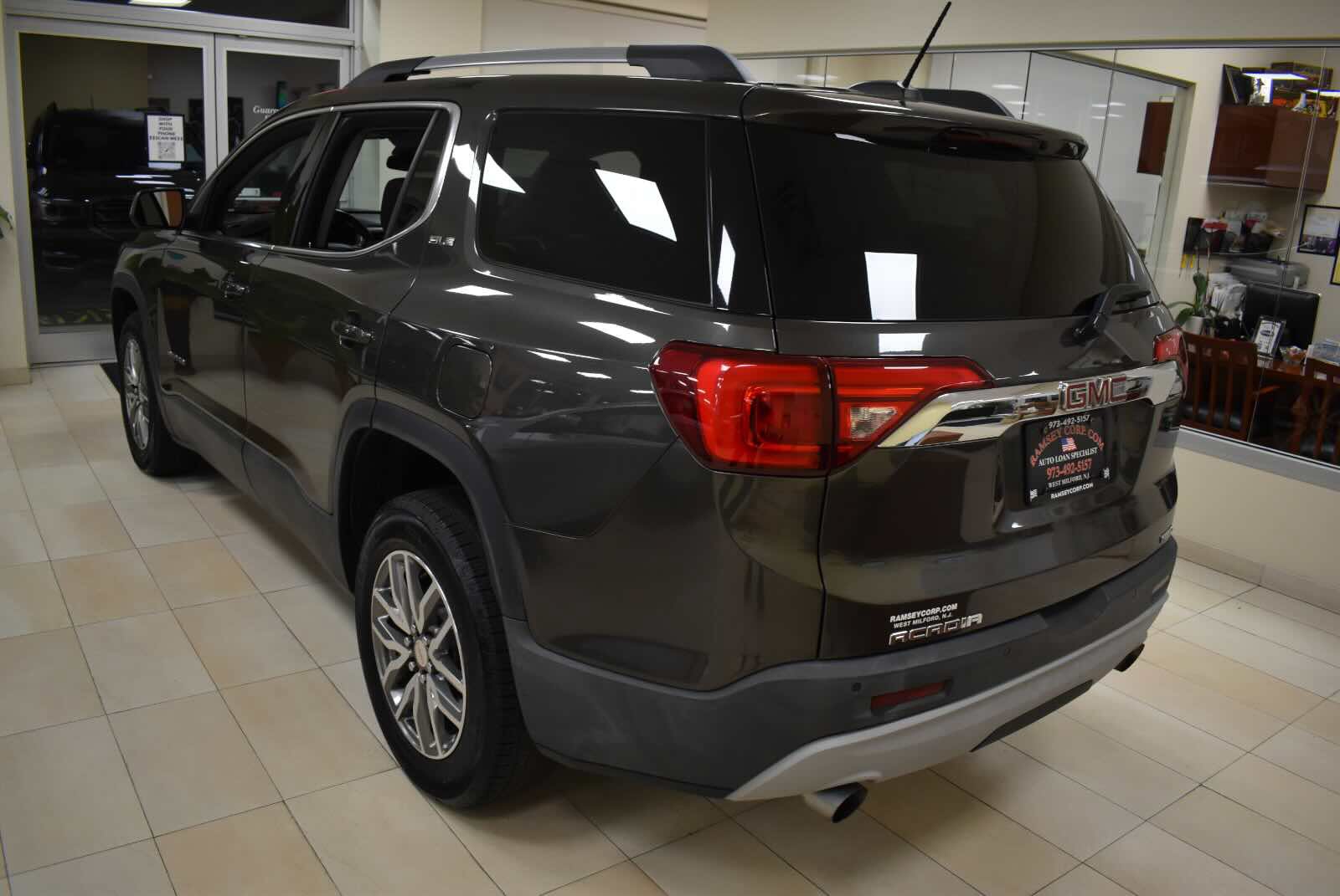 Used 2019 GMC Acadia SLE w/ Driver Alert Package I AWD/4WD image 6