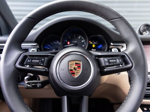 Certified 2026 Porsche Macan AWD/4WD image 14