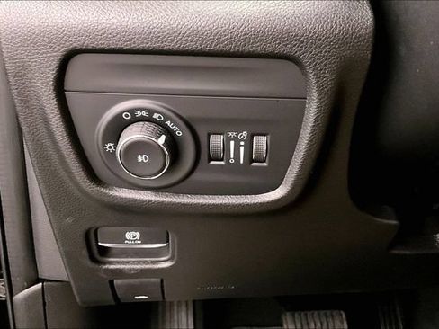 Used 2025 Jeep Grand Cherokee L Limited w/ Black Appearance Package AWD/4WD image 38