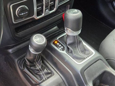 Used 2018 Jeep Wrangler Unlimited Sahara AWD/4WD image 16