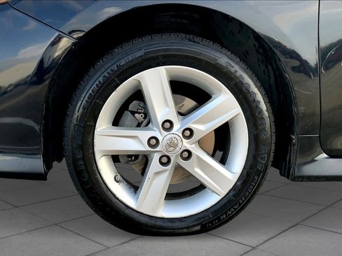 Used 2014 Toyota Camry SE FWD image 10
