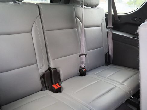 Used 2024 Chevrolet Suburban LT RWD image 28