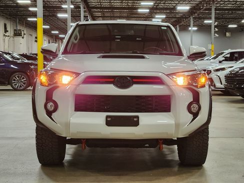 Used 2020 Toyota 4Runner SR5 Premium image 3