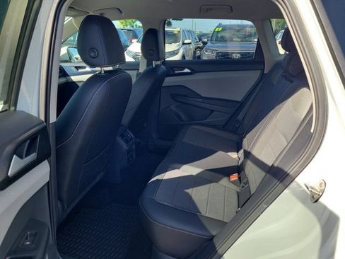 Used 2023 Volkswagen Taos SE image 12