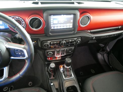 Used 2021 Jeep Wrangler Rubicon w/ Cold Weather Group image 10