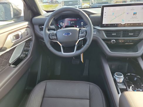 New 2026 Ford Explorer Platinum w/ LUX Leather Package image 16