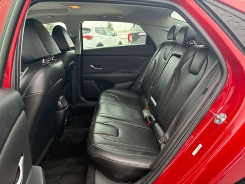 Used 2025 Hyundai Elantra Limited image 24