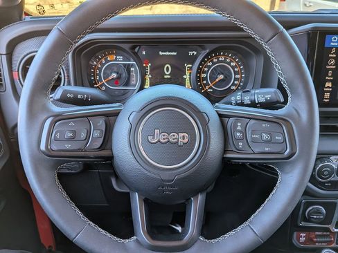Used 2025 Jeep Wrangler Rubicon w/ Convenience Group image 22