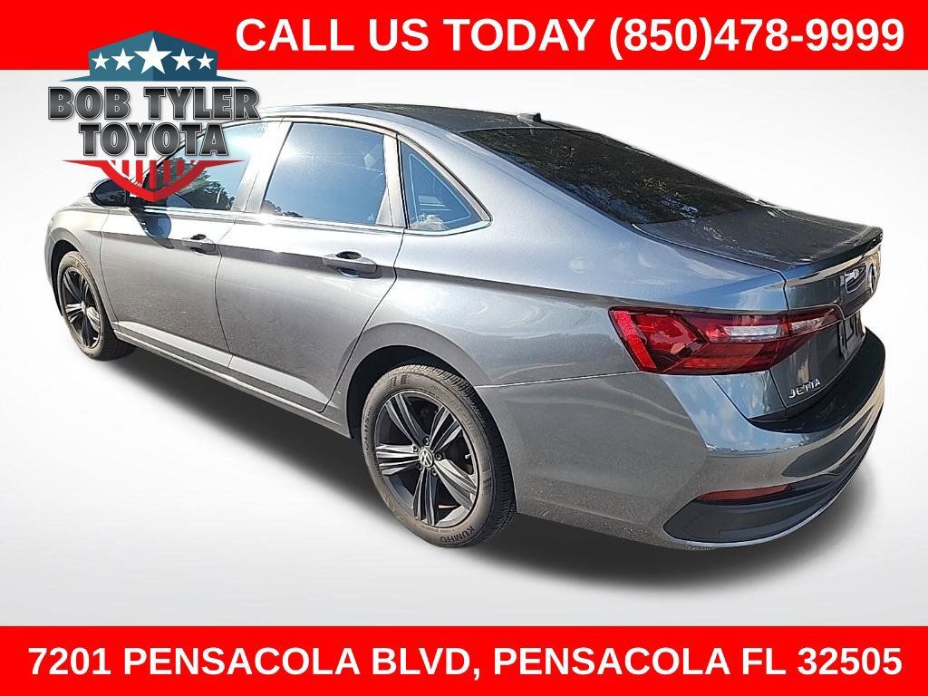 Used 2022 Volkswagen Jetta SE w/ Panoramic Sunroof Package FWD image 1
